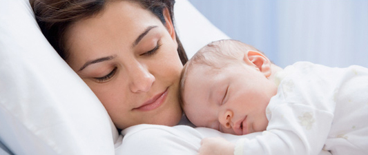 mom-baby-asleep-cute cropped